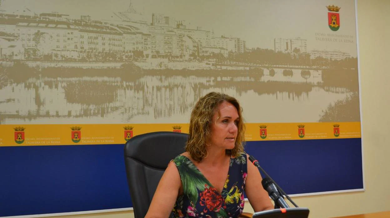 La concejal de Servicios Sociales e Igualdad, Ana Santamaría, en la presentación de ambos premios