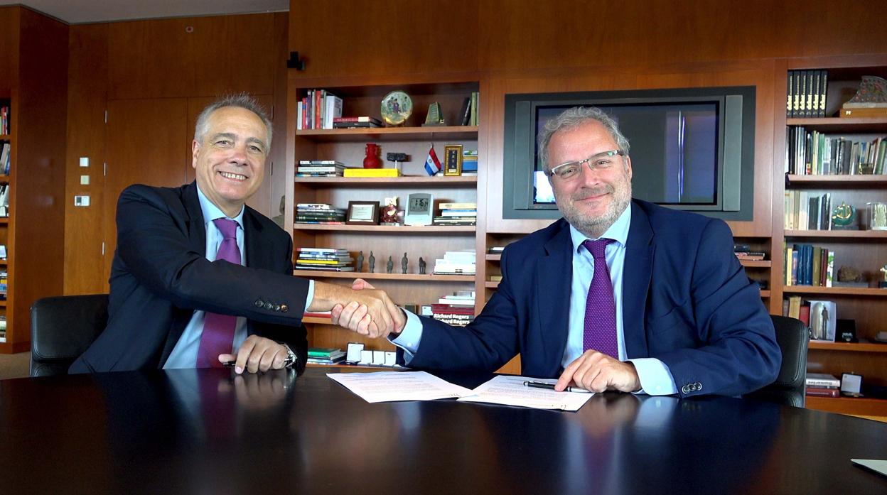 Navarro y Serrallonga, tras la firma del acuerdo
