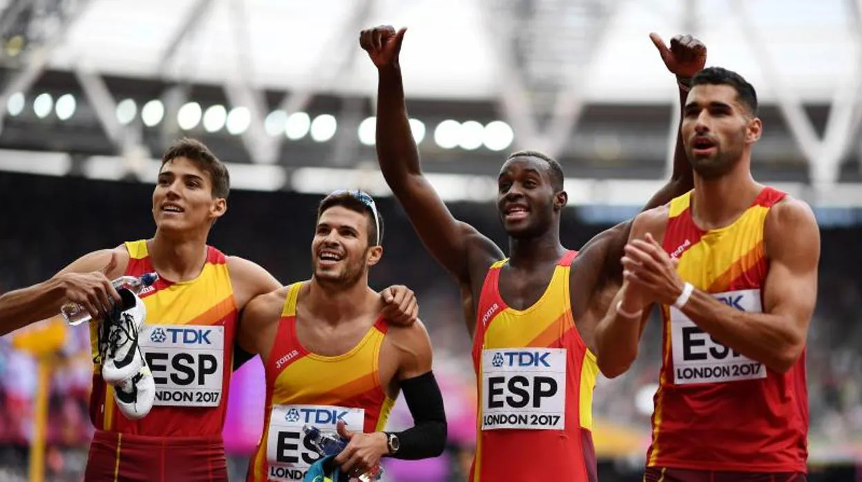 Lucas Búa (a la izquierda) correrá los 400 metros y el relevo 4x400 con el que España aspira a todo en el Europeo de Berlín después de ser quinto en el Mundial del año pasado