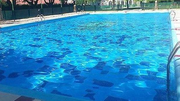 Rescatan a un niño de 2 años que cayó a una piscina en Gerindote