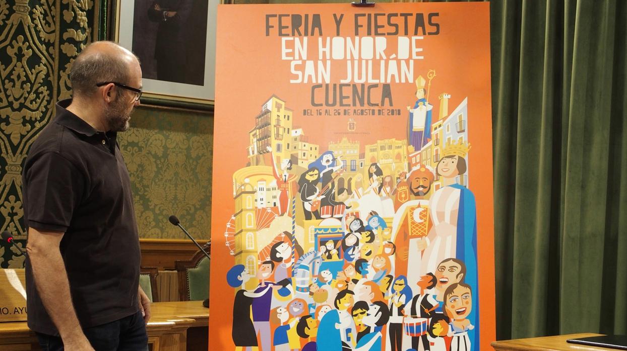 El concejal de Festejos de Cuenca, Pedro García Hidalgo presenta el cartel ganador