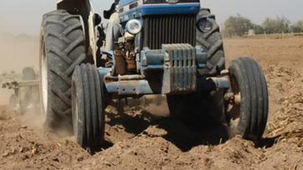 Encuentran en Robledo a un hombre muerto con un golpe en la cabeza al lado de un tractor