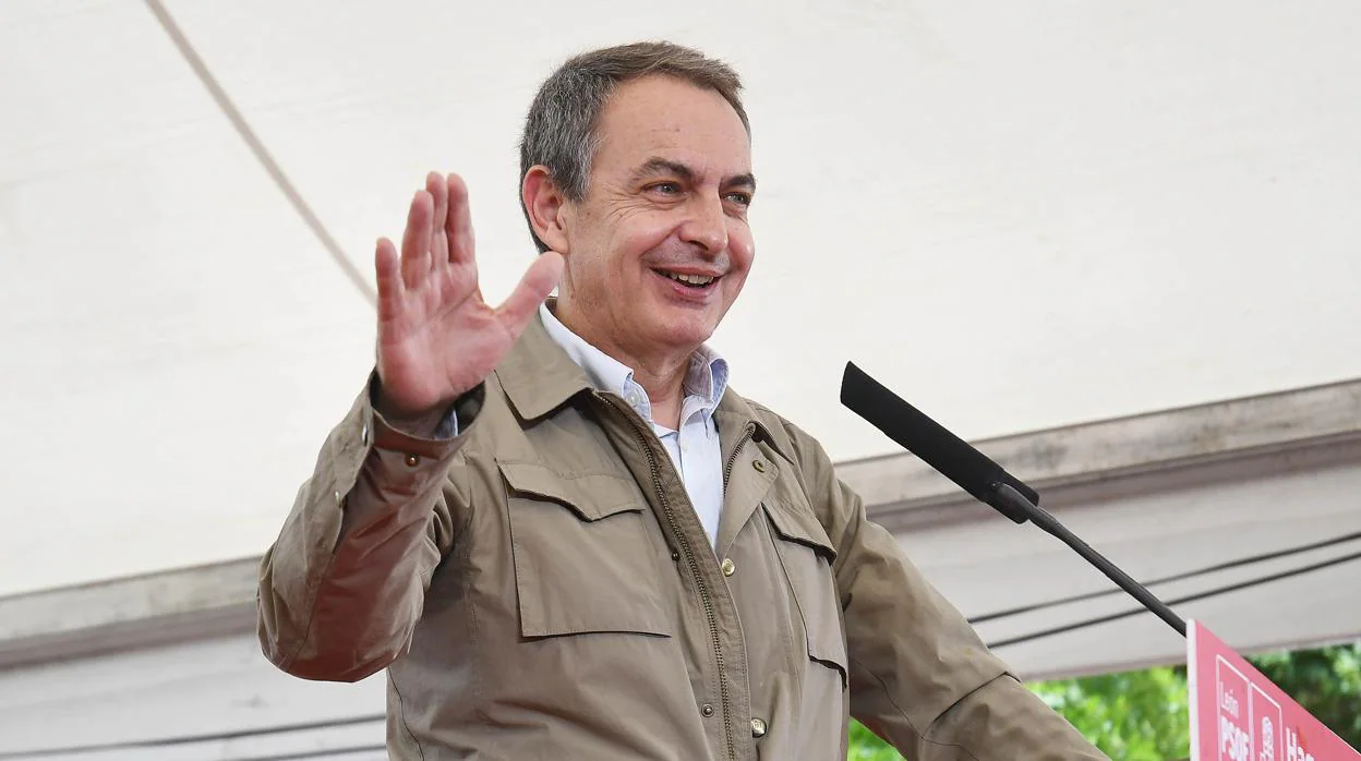 El expresidente del Gobierno José Luis Rodríguez Zapatero, en la Fiesta de la Rosa en León