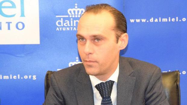 José Luis Rodrigo dimite como presidente de la Federación de Baloncesto