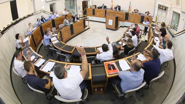 La Diputación de Alicante aprueba por consenso el reparto de 15 millones a 90 municipios