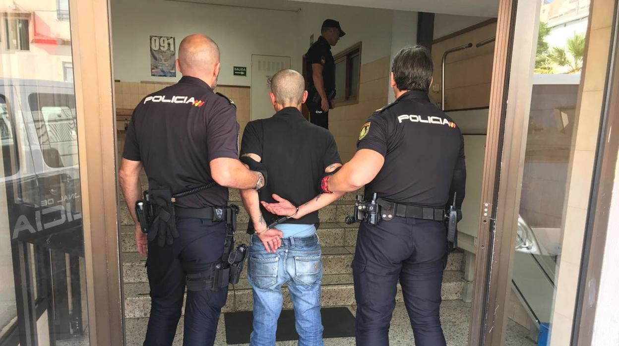 Detenido «in fraganti» por agentes de la Policía por un tirón en la calle Robayna Tenerife,capital