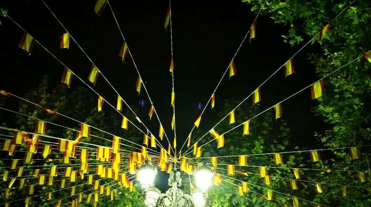 Decorado de feria en un pueblo toledano