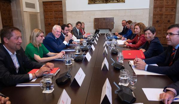 El Gobierno admite «discrepancias» pero promete inversiones del Estatut a la Generalitat