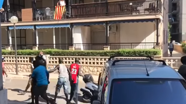 Choque entre Policías y manteros en Salou (Tarragona)