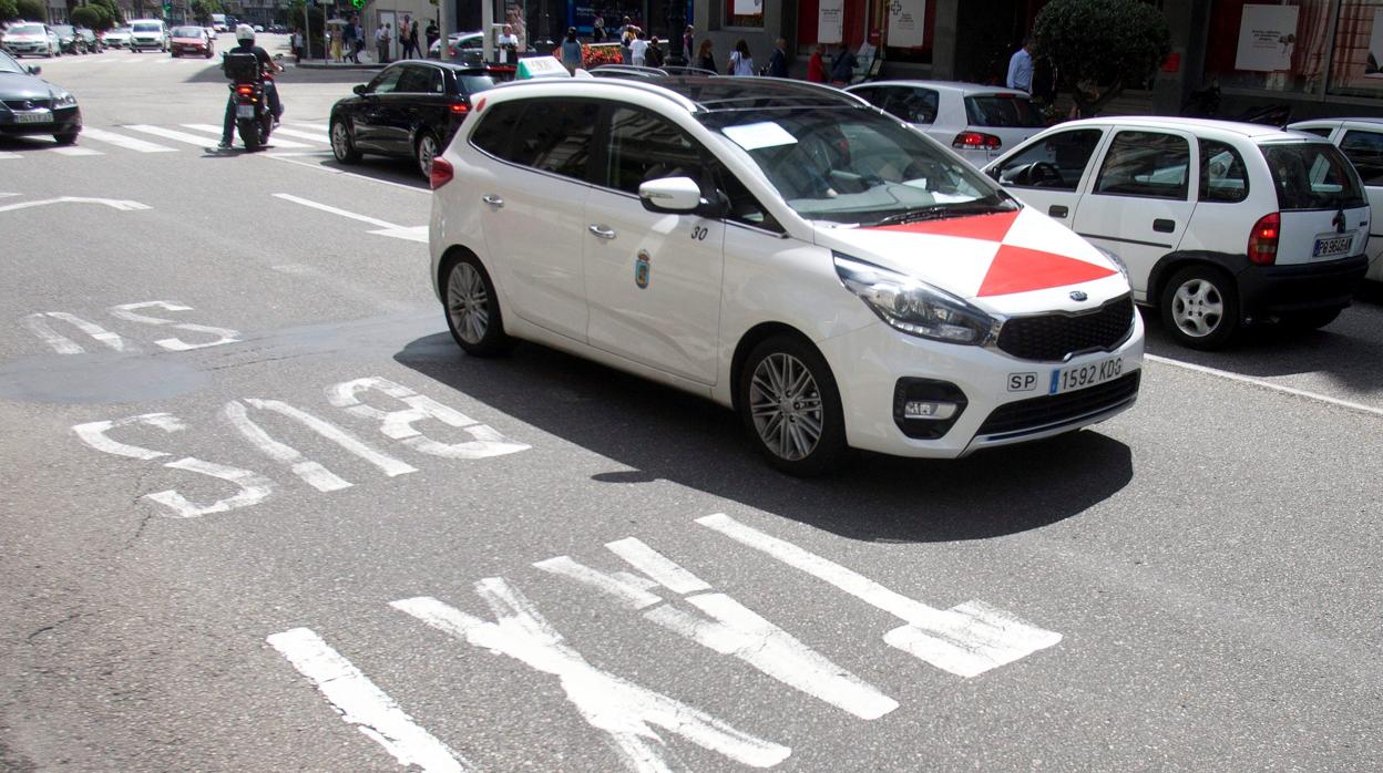 Los taxistas gallegos exigen el cumplimiento de la ley para dar salida al conflicto