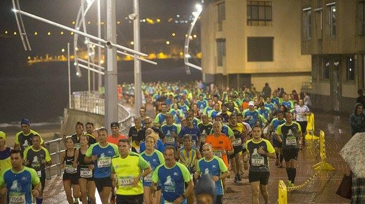 Cruzada en Canarias contra el postureo de running en las playas