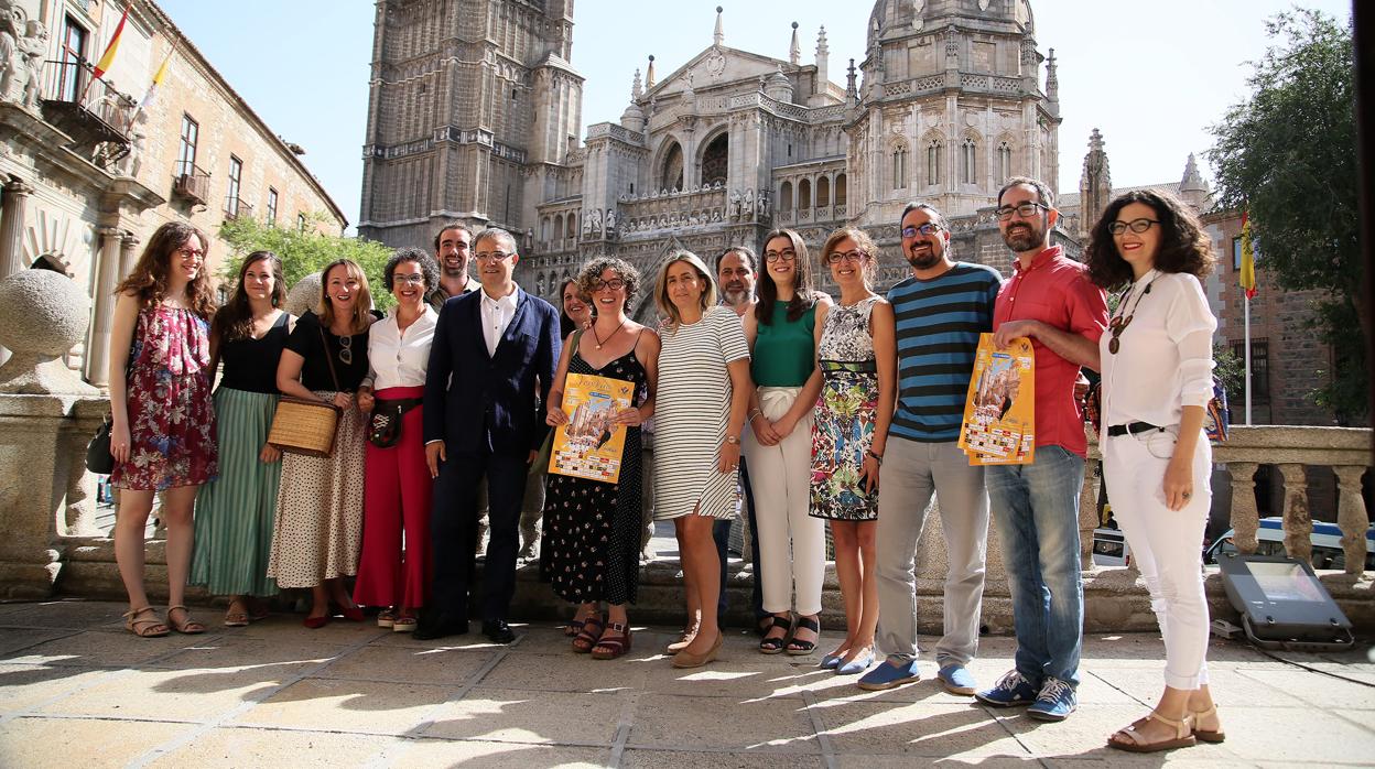 Foto de familia de todos los responsables organizadores del Festival