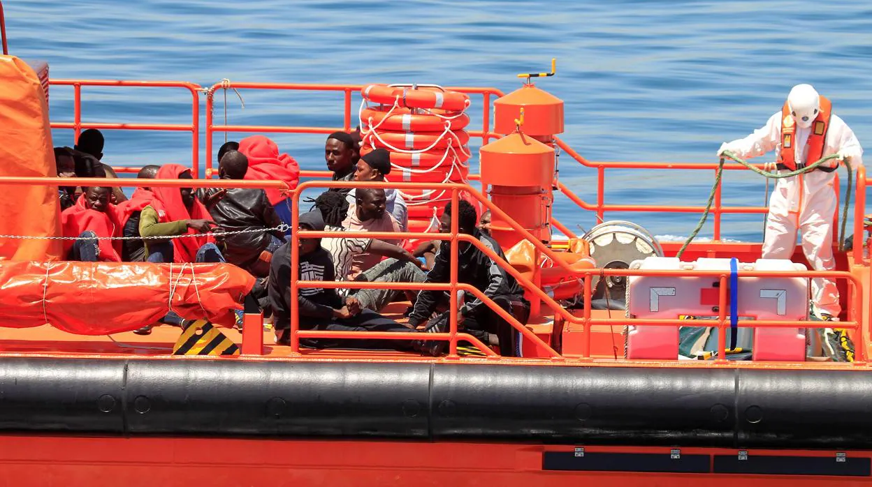 19 inmigrantes que viajaban a bordo de dos pateras rescatados el pasado 31 de julio en aguas del Estrecho