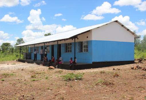 Fachada de una de las aulas de la escuela de Kasiya (Zambia)