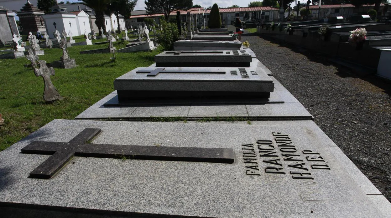 Tumba regalada en 1967 a Francisco Franco en el cementerio municipal de Ferrol