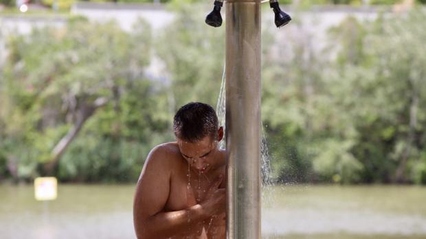 Aire acondicionado, playa y pueblo para combatir el calor