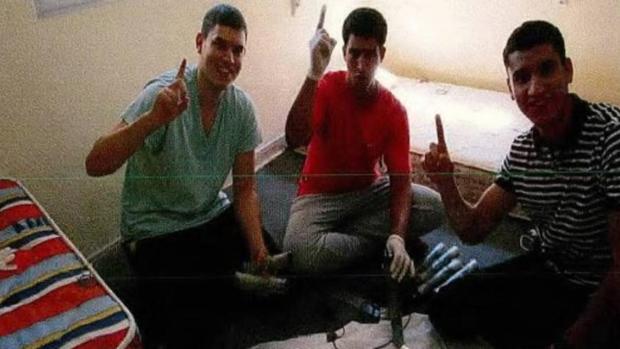 Salen a la luz las imágenes de los terroristas de Cataluña mientras preparaban bombas en la casa de Alcanar