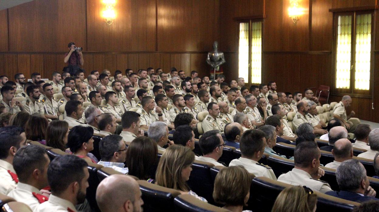 Varios militares asisten a la inauguración del curso 2017/2018 de la Academia de Infantería en una imagen de archivo