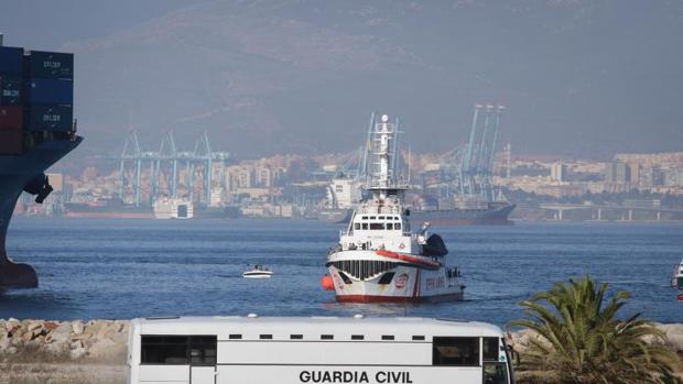 Open Arms acusa a España de incumplir la normativa internacional por mandarles atracar en Algeciras