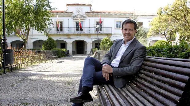 Carlos Velázquez, alcalde de Seseña: «Las peñas son el alma de las fiestas»