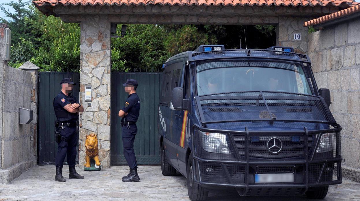 La Policía registra la mansión del narcotraficante Manuel Charlín en Pontevedra