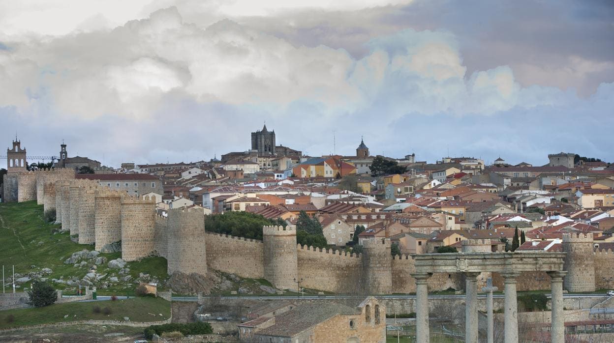Imagen de archivo de la muralla de Ávila