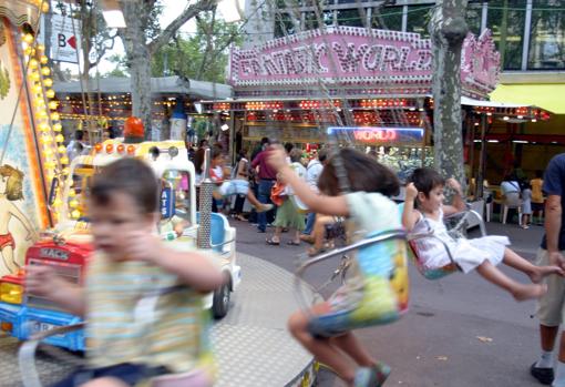 La fiesta también cuenta con atracciones en la parte alta del Paseo de Gràcia