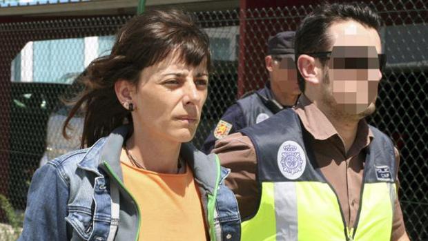 La etarra Leire Etxeberria, a su salida de la cárcel de Algeciras