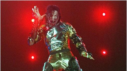 Michael Jackson en una actuación de su gira «History Tour» en el estadio Soccer City de Johannesburgo, en Sudáfrica, en 1997