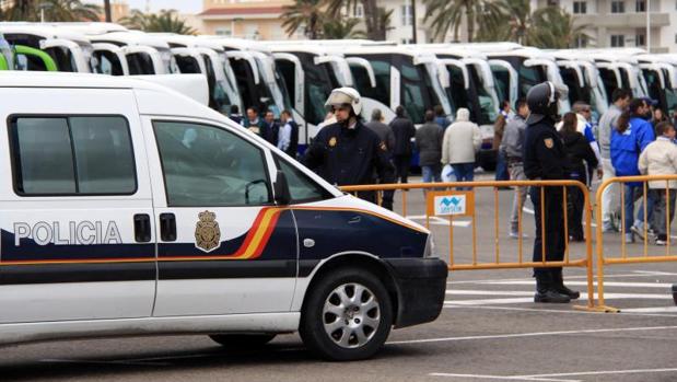 Intenta robar enfrente de la comisaría de Policía de Elche