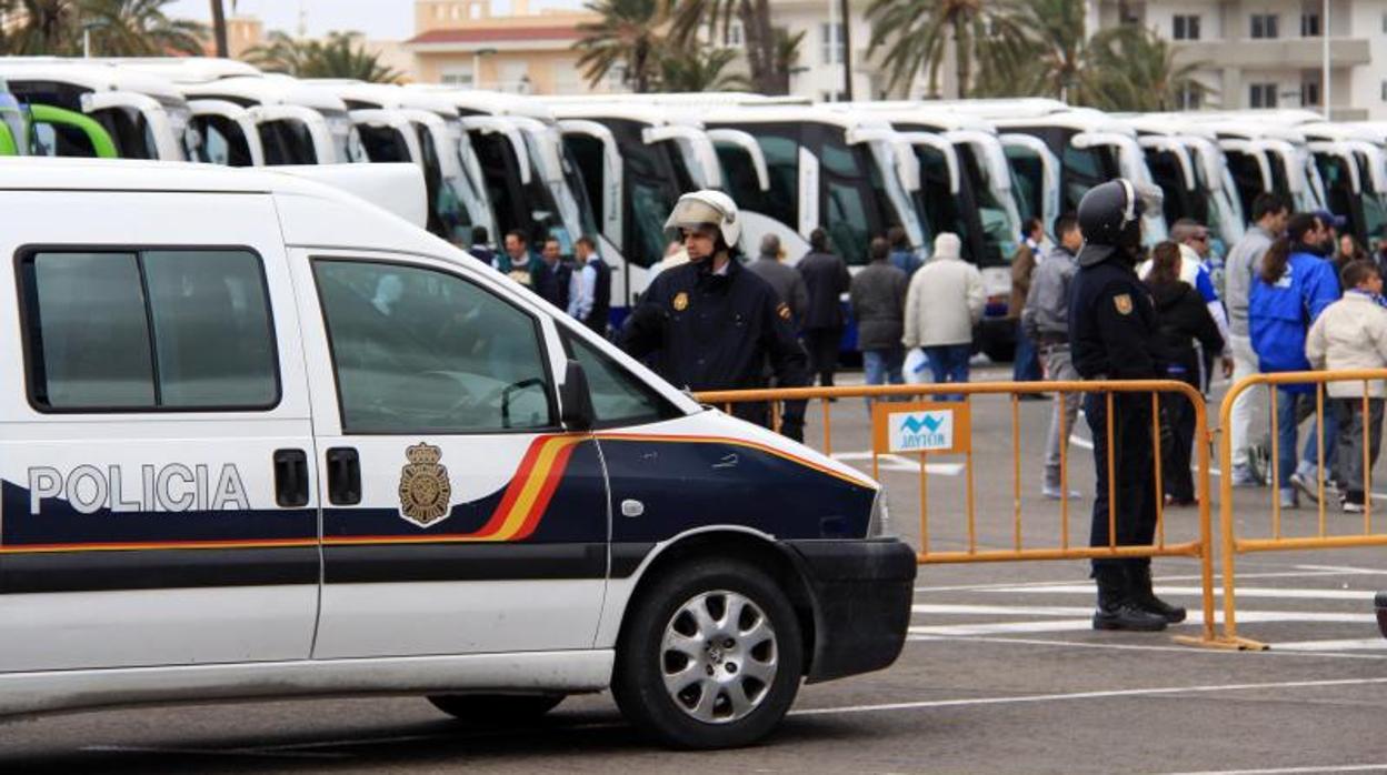 Efectivos de la Policía Nacional en Elche, en imagen de archivo