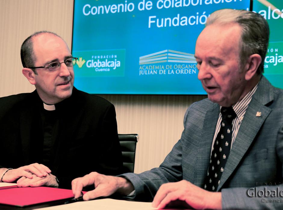 Firma del acuerdo entre José Antonio Fernández y Carlos de la Sierra
