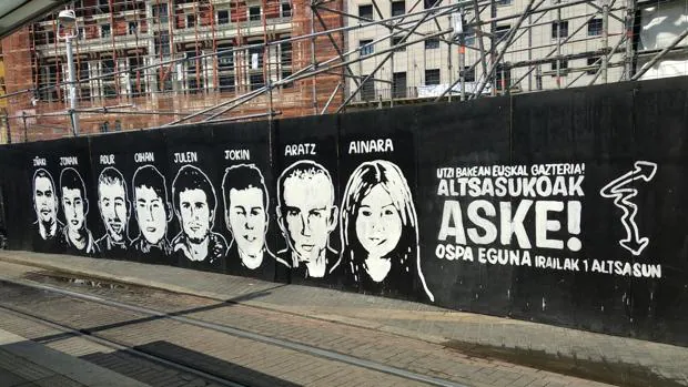 El mural bilbaíno a los presos de Alsasua, impasible: «Si las txosnas levantan la voz acaban sufriendo ellas»
