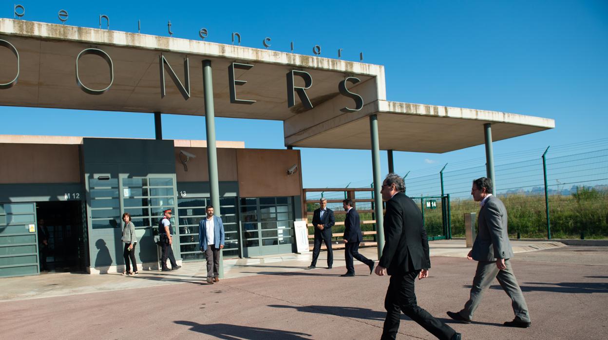 Quim Torra entrando en la prisión de Lledoners