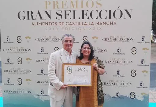 Javier Marigil, junto a su mujer, en la entrega de un premio Gran Selección