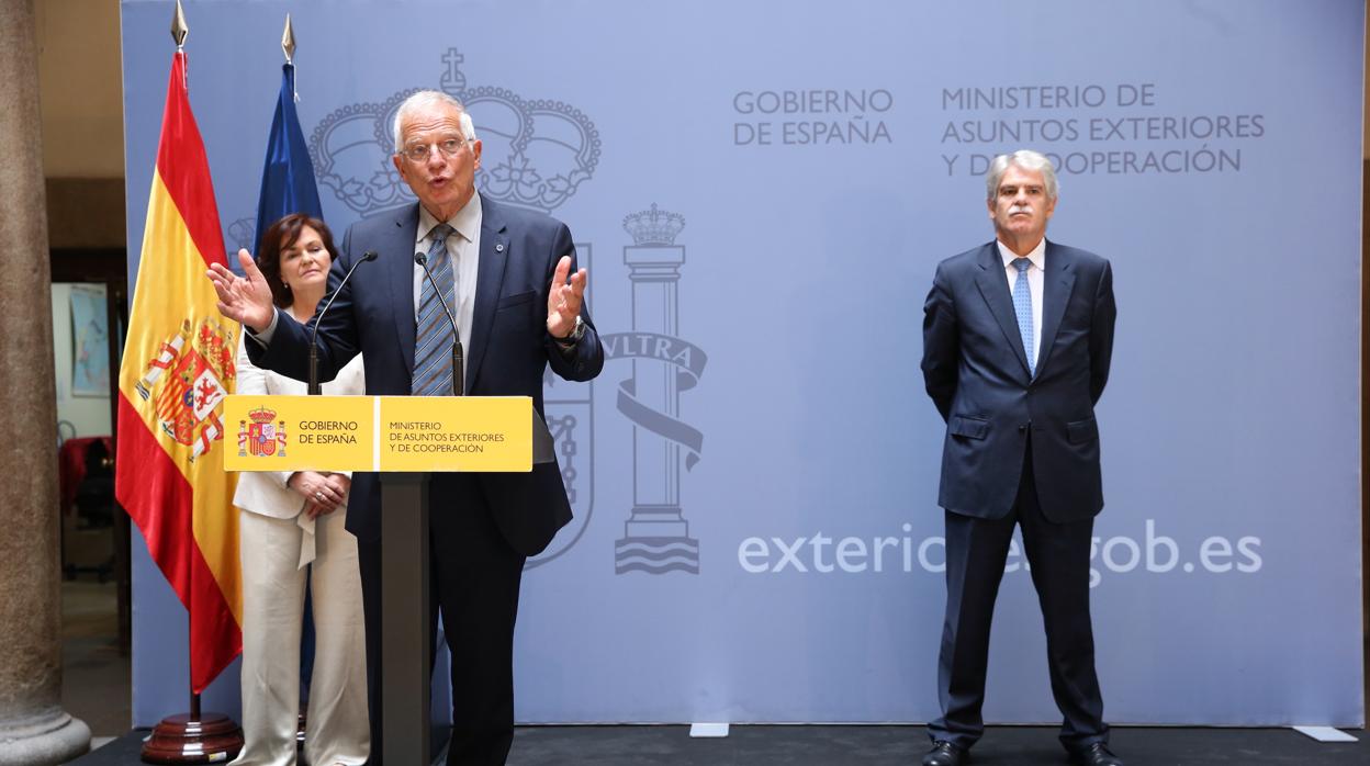 El titular de Exteriores, Josep Borrell, durante la toma de posesión de su cargo