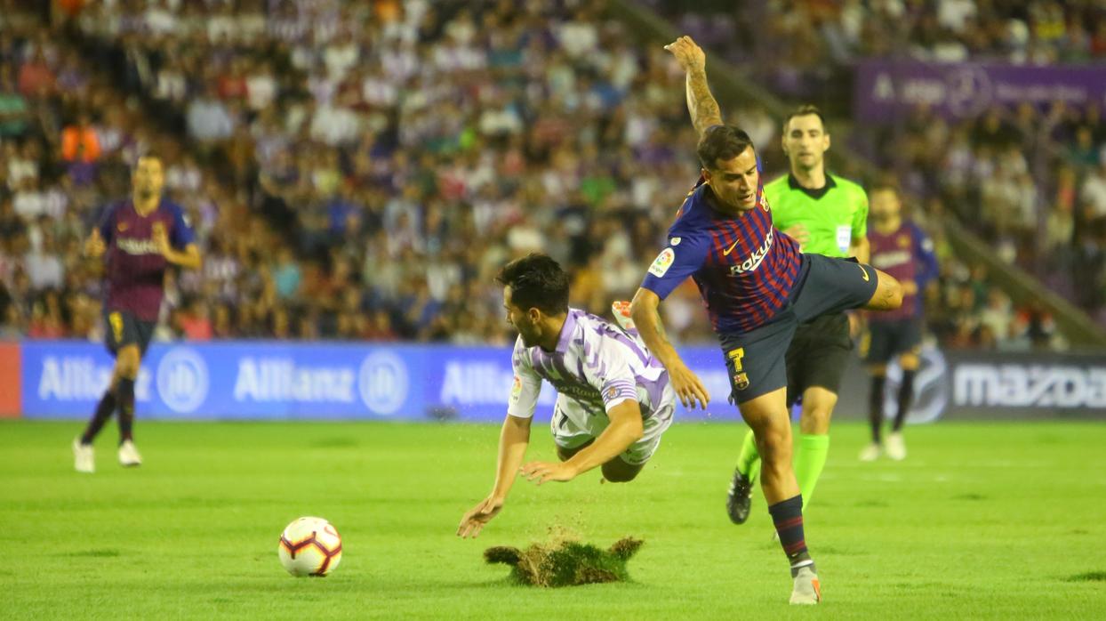 Partido de liga entre el Real Valladolid y el Fútbol Club Barcelona