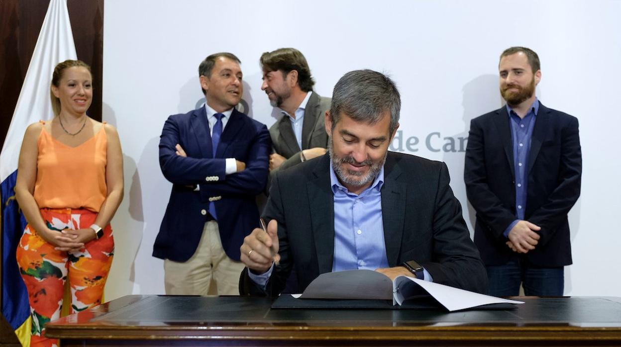 Fernando Clavijo ha optado por la barba para iniciar el último año del mandato 2015-2019