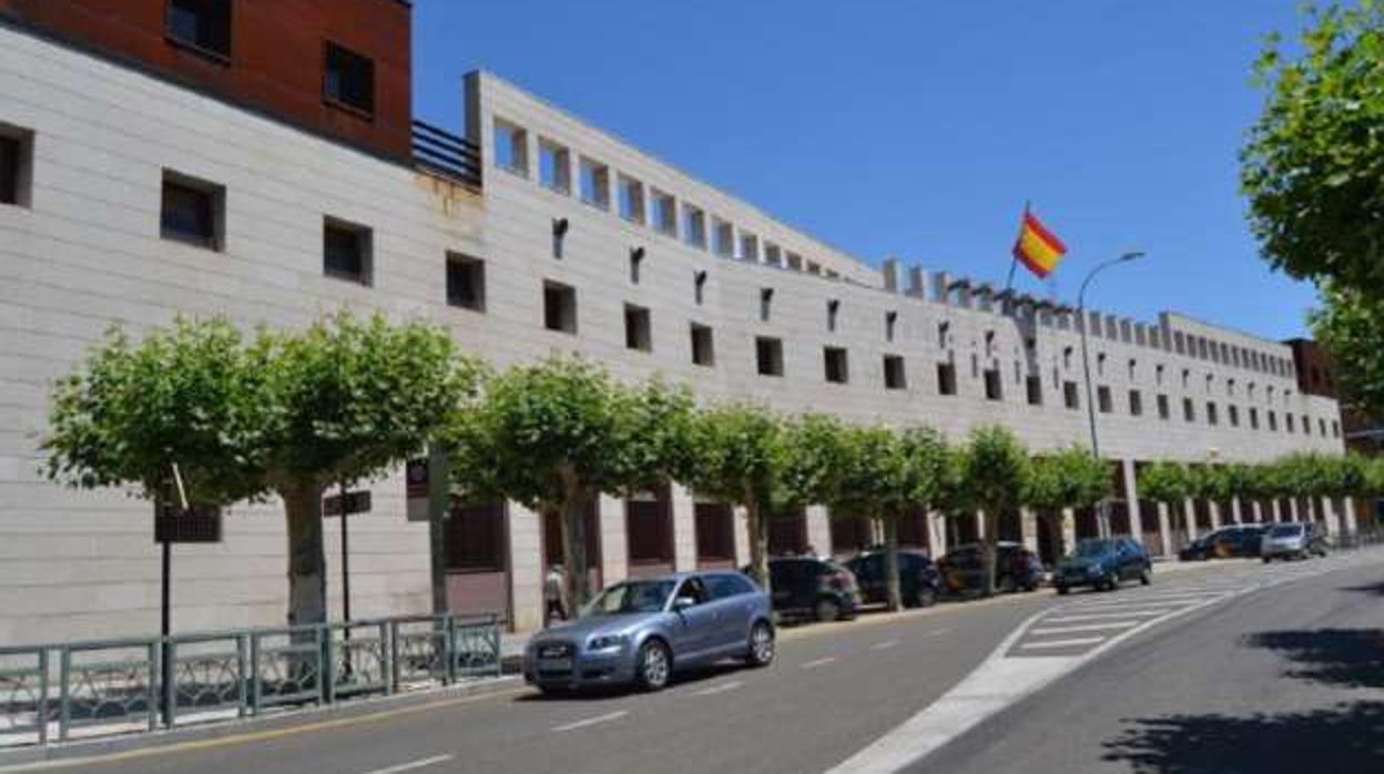 Fachada de la comisaría de Palencia