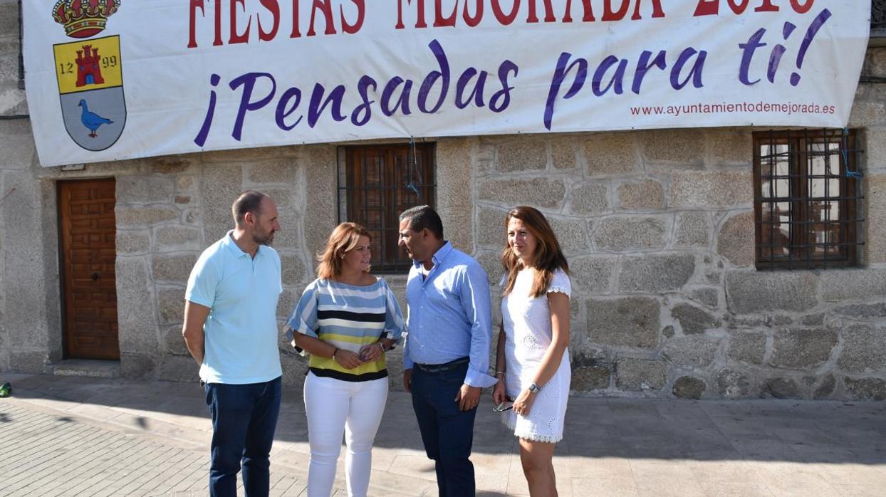 La consejera de Fomento, Agustina García, durante una visita a Mejorada