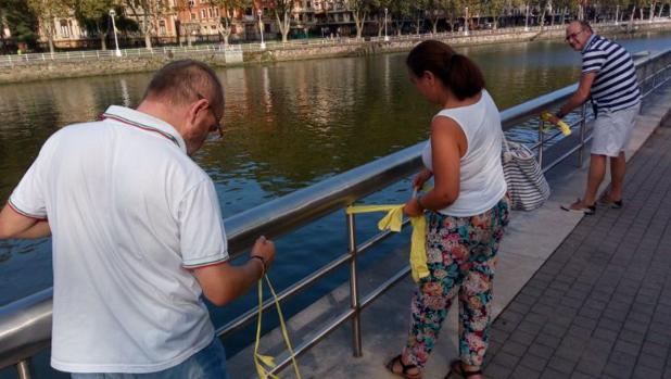 Los polémicos lazos amarillos llegan a Bilbao