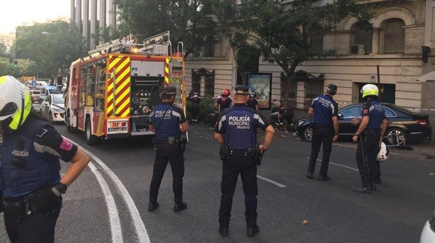 Heridas tres personas tras empotrarse un coche en una terraza del distrito Salamanca