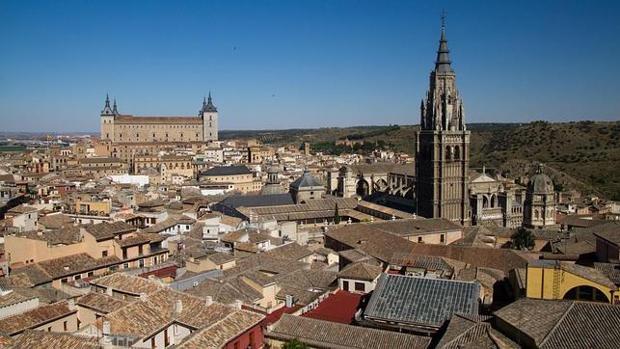 Toledo abre 6 expedientes a una misma empresa de autobuses turísticos sin autorización