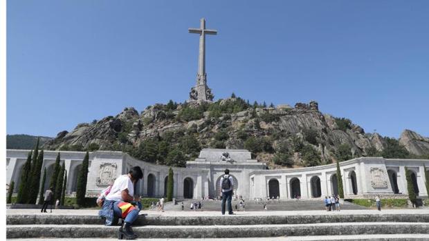 El Gobierno aprueba hoy el decreto para exhumar a Franco