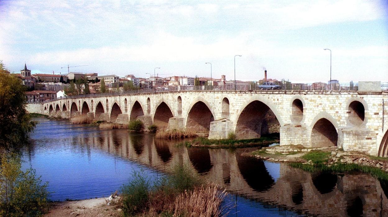 Foto de archivo del Puente de Piedra de Zamora