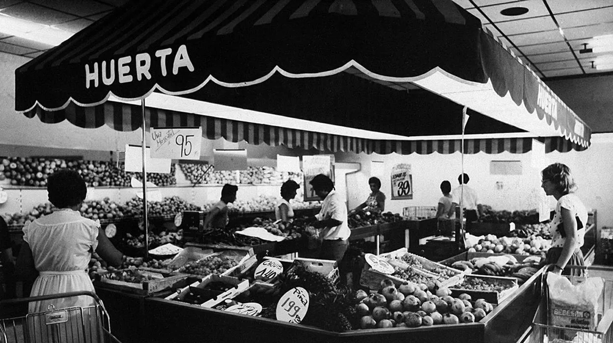 Imagen de la sección de Frutería de uno de los primeros supermercados de Mercadona