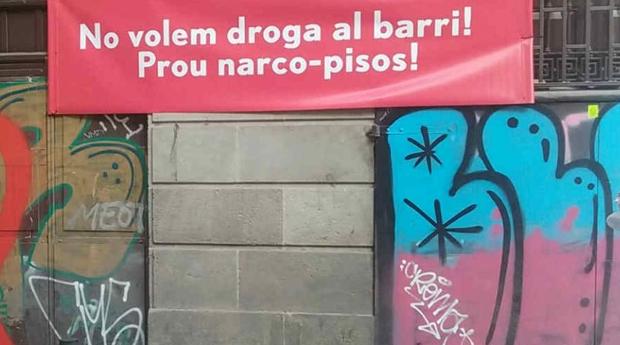 Vecinos del centro de Barcelona rastrean los puntos de venta de drogas activos en el Gótico