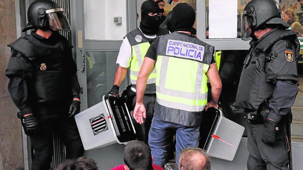 Cuatro policías del 1-O imputados por acciones «desproporcionadas»