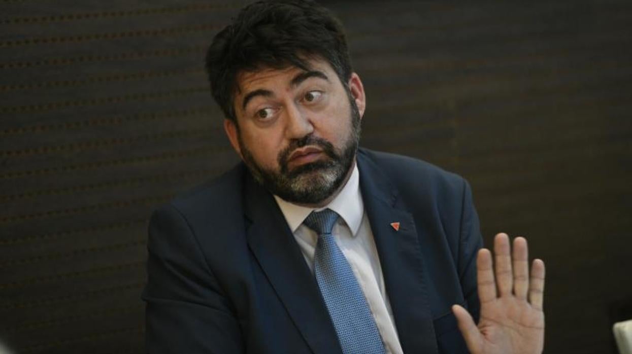 Sánchez Mato, también responsable de políticas económicas de IU, en una reunión en el Congreso el pasado lunes