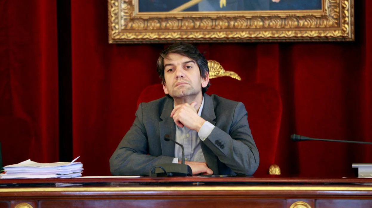 El regidor ferrolano, Jorge Suárez, durante el reciente debate de presupuestos en el consistorio